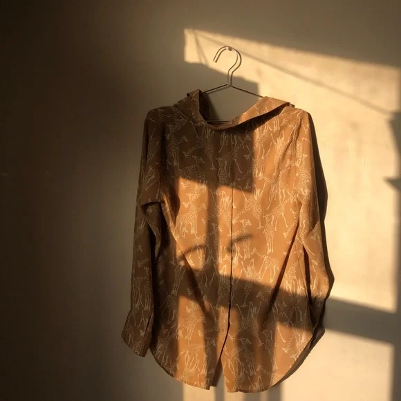 Giraffe Blouse 🦒 - Picture 2 of 4